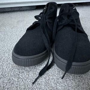 Tom’s chukka boots size 9.5